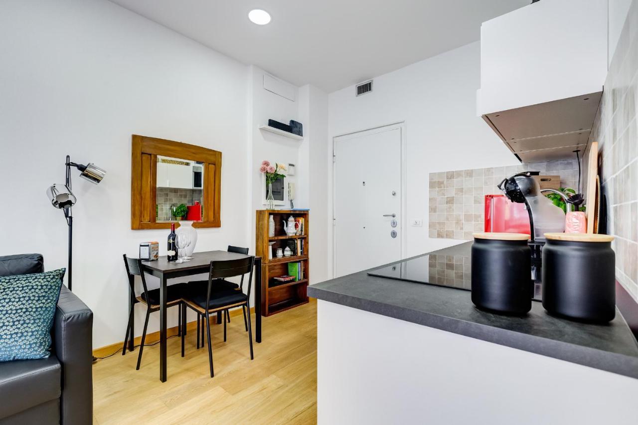 Lovely In The Center Of Rome, Fabrizia. Apartment *